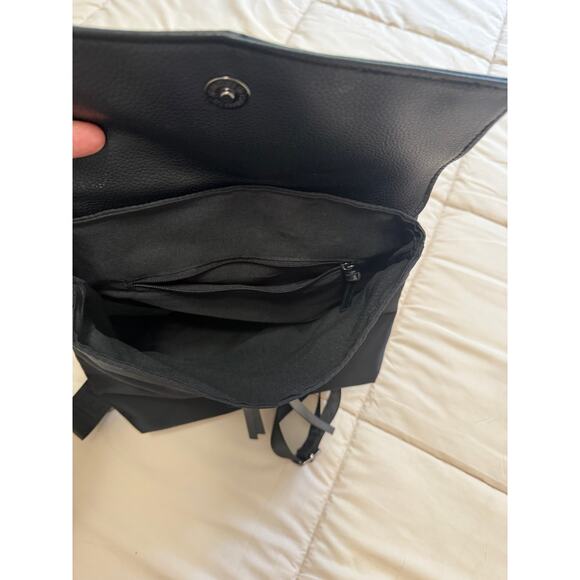 🌿 Weekend Outfit Bundle – Botkier Backpack + Summer Staples Size S/M & 8 Shorts - Picture 7 of 10